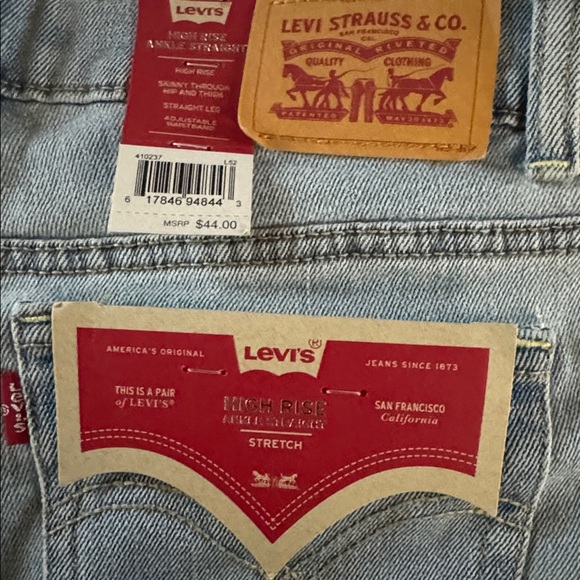 Kids Levi's High Rise Straight Legs Light Wash Blue Jeans. BNWT Size 16 - Picture 6 of 13